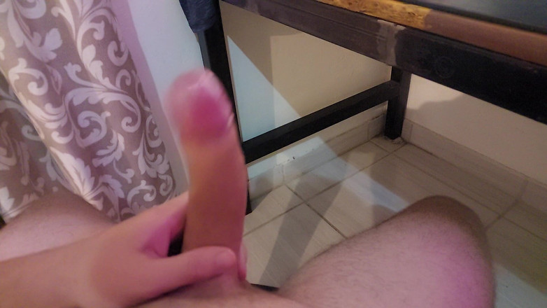 SoloStroker69: Acariciando la polla de 7 pulgadas mientras ve porno