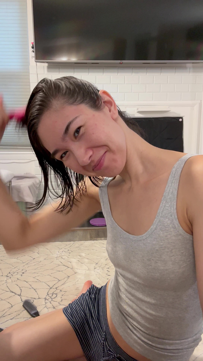 Ms_Emmy_Lynn: Gfe: Würdest du meine haare bürsten?