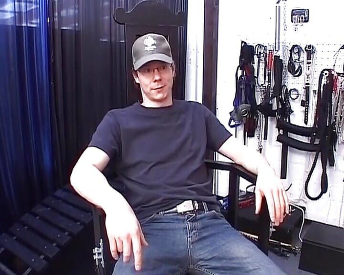 Deutsche XXX Filme: Немецкую толстушку-шлюшку трахнули в подземелье Господина