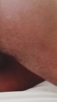 Elle crie d’amour en se faisant baiser