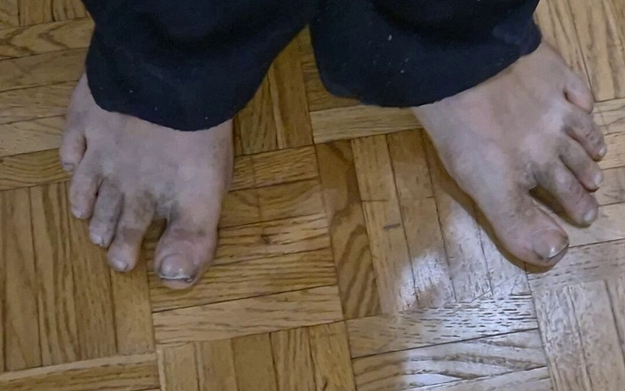 ChubbyDaddyBearLuka: 毛深く太ったクマは足がとても汚れています