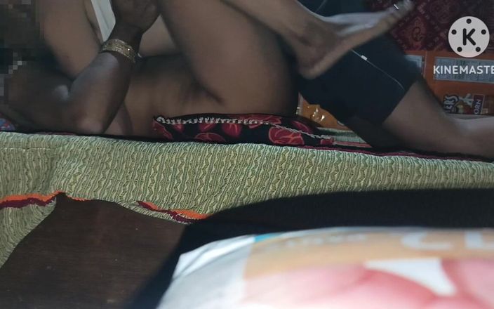 Desi bhabhi soma kour: インド人のルームメイトが正常位で私を激しくファックし、その後私の髪を引っ張ります