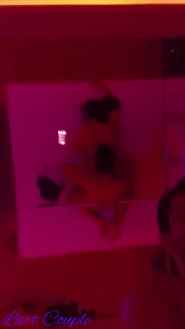 LartCouple: छत के आईने के नीचे उसकी चूत और गांड की जोरदार चुदाई - सख्त सेक्स