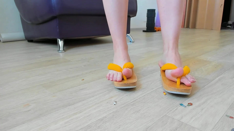 Rarible Diamond: Flip flops giantess