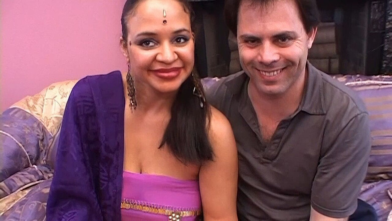 My Porn King: Nieśmiała indyjska amatorska para robi swój pierwszy film porno