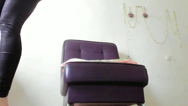 Rarible Diamond: 穿着木制人字拖散步