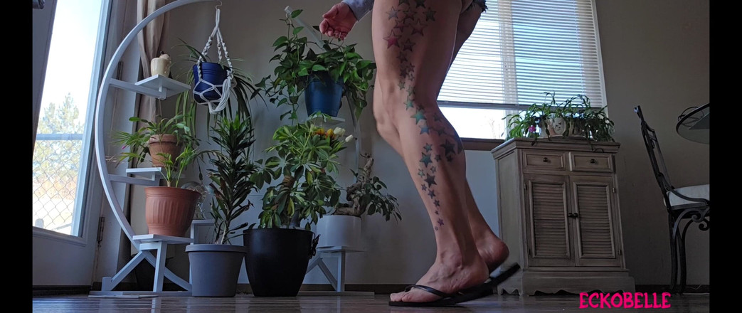Ecko Belle: Flirtiga flippy floppy fötter