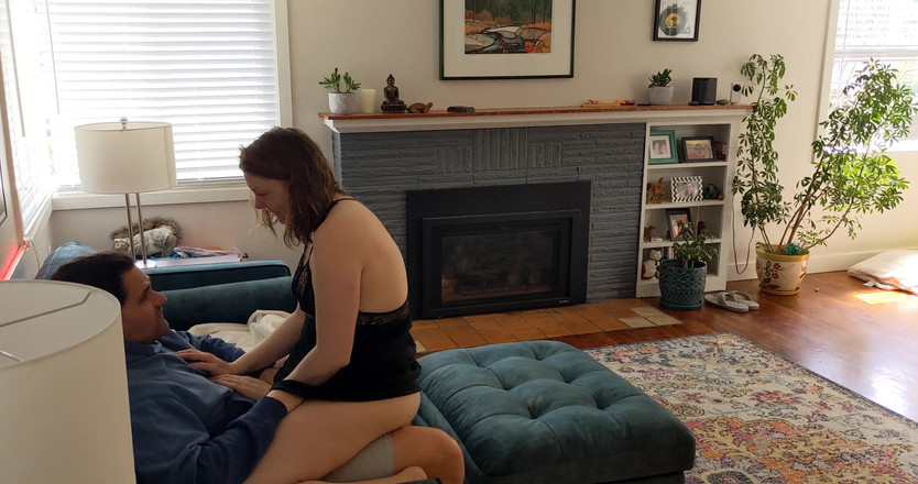 Jess and James TOYST: Sexvideo # 16 - Die Neue Couch Einbrechen - 5-7-2022