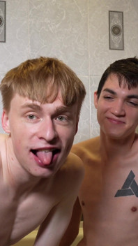 Twink Guys Having Bath Together and Suck Dicks