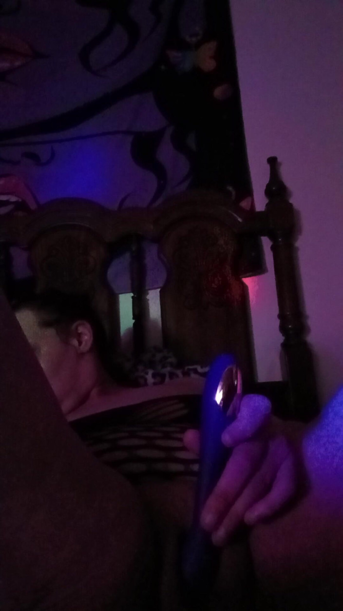 Mz squirt 4 u: 이 뚱뚱한 보지를 가지고 노는 중