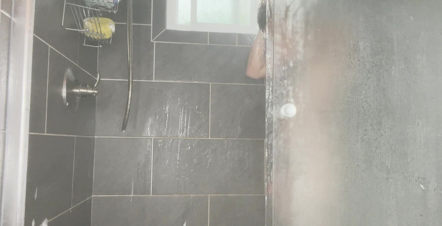 Christian Styles: 샤워 중 더빙 문지르기