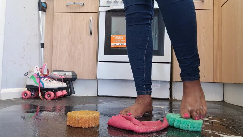 Simp to my ebony feet: Cleaning floor with dirty feet