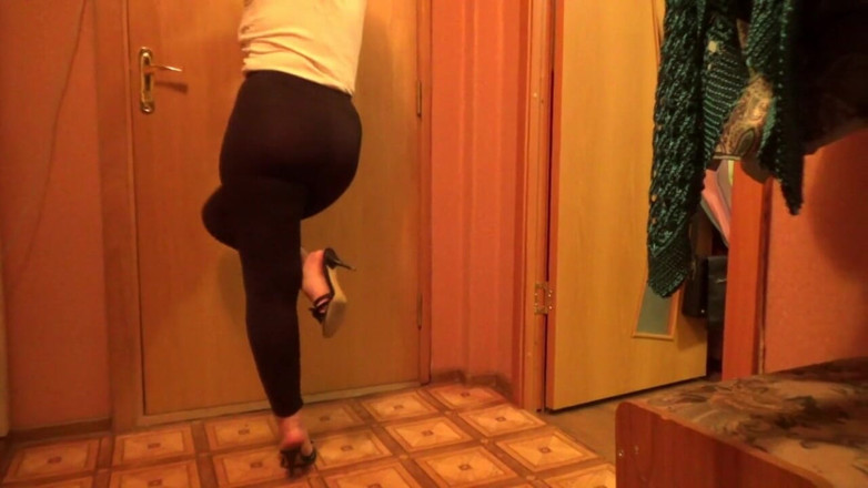 RedRoseRus: Strip in black leggings