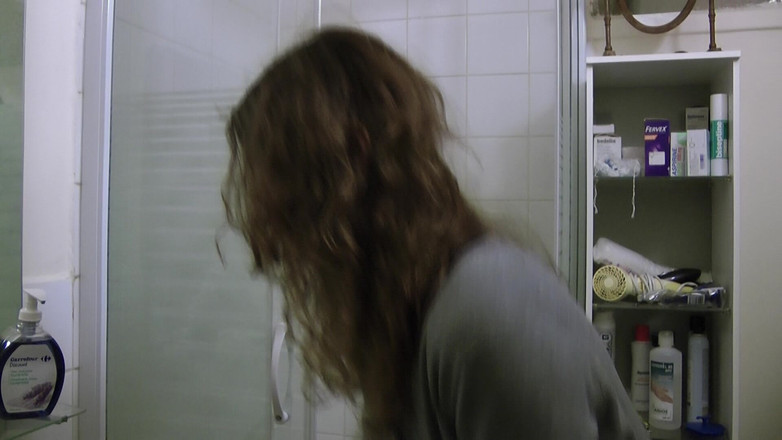 Paris Jango: Tenggelam dengan pelacur di kamar mandinya!