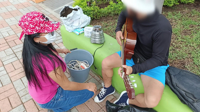 NEGRITA SEXY: Saya membawa seorang lelaki malas ke rumah saya, menawarkannya mandi...