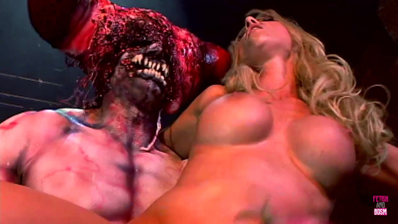 Fetish and BDSM: Si blonde panas yang merokok dikongkek otaknya dalam gaya doggy...