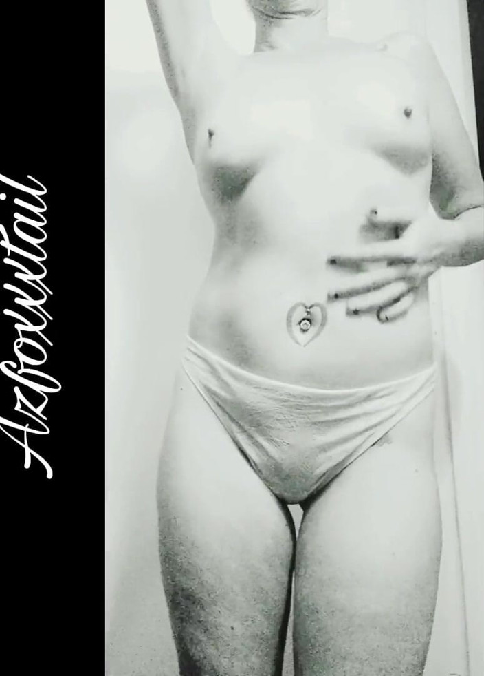 AzFoxxxTailPhelicia: Strip-tease 7 - blanc