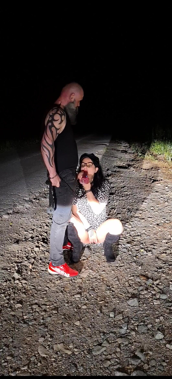 Toilet Mommy: 汚い売春婦のおばあちゃんが私を口の中で射精させてください