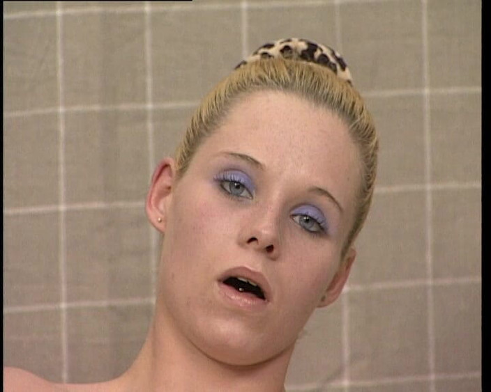 YOUR FIRST PORN: Kleine Niky Wichst Vor der Kamera - リトルニッキーはカメラの前でジャークオフ