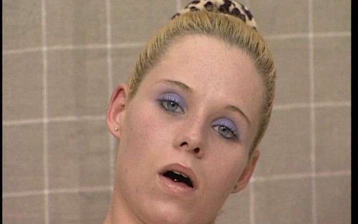 YOUR FIRST PORN: Kleine Niky Wichst Vor Der Kamera - Little Niky sục cu...