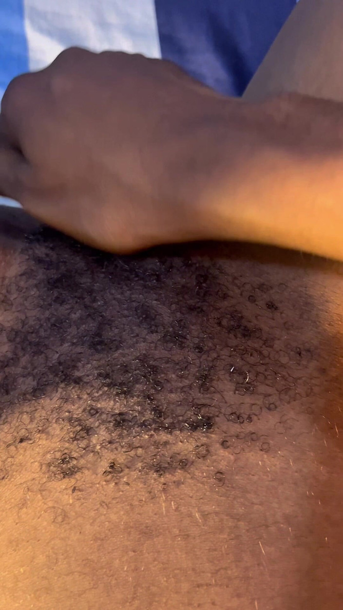 Flirt Alex 2025: Šukej moji spolubydlící chlupatou kundičku vs, když je oholená