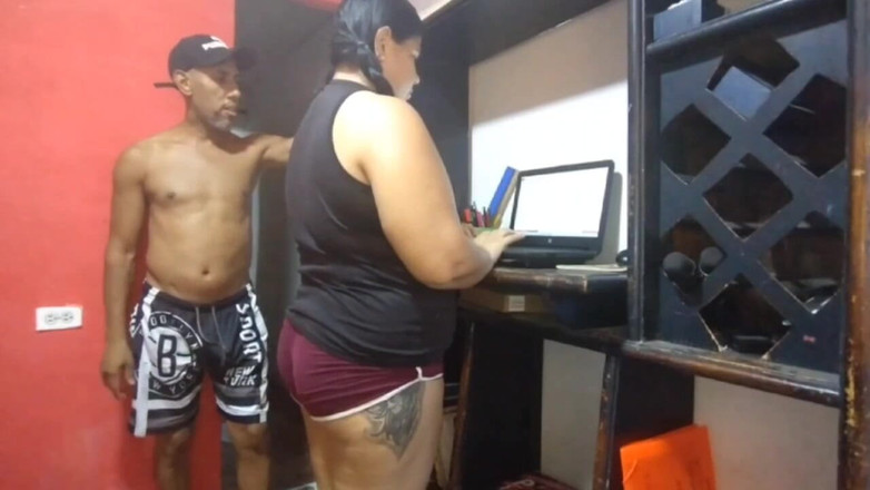 Adribella69: Sto tradendo mio marito con il mio patrigno pervertito che...