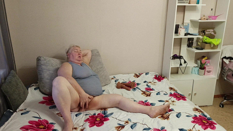 Zona901: Stiefmutter masturbiert muschi nach der arbeit