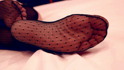 Mistress Legs: Majikan dengan kaus kaki nilon lagi asik close up
