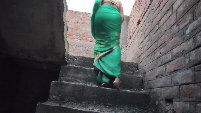 biharisonam: Hindi Audio of a Servant Fucking a Desi Bhabhi Outdoors