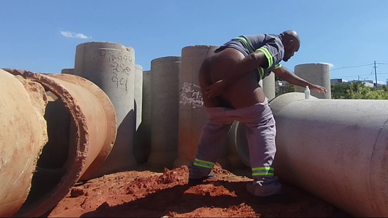 TheBlacKHunterr: मैंने अकेले और निर्माण स्थल पर छुट्टी का फायदा उठाया