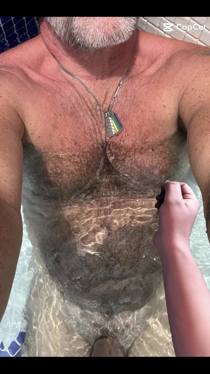 Daddybearvlc: Занадто жарко для Tiktok!!