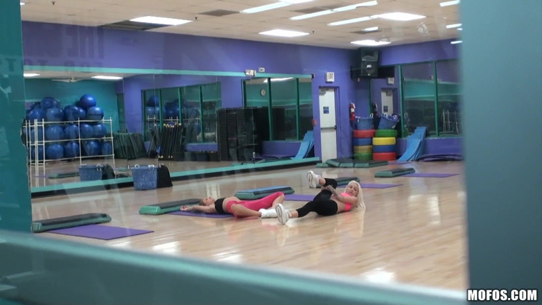 Pervs on Patrol: Pervs on Patrol - Sneaky Aerobics Instructor Has MFF 3way with Stevie...