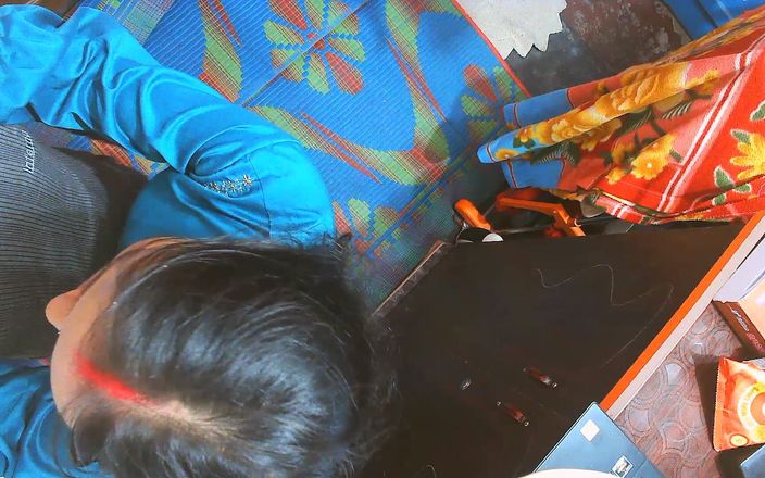 bustypriya: Karım evde yokken üvey kız kardeşimi sert sikiyorum