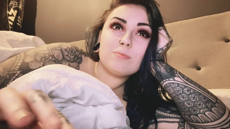 Miss Valentina: Обмен сообщениями, еще один мужик игнорирует