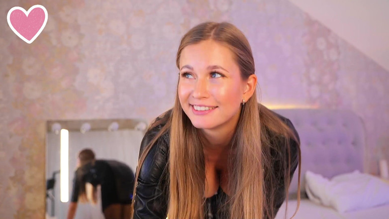 Стелла Кардо: Показала Узкую Киску