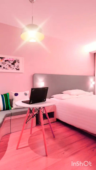 TestyFoundation: Bini desi seksi menunjukkan buah dada besar dalam video jahat