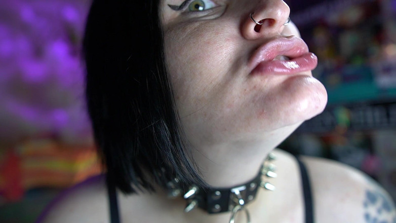 GothBunny6669: Сексуальний гот грає зі своїми зубними протезами