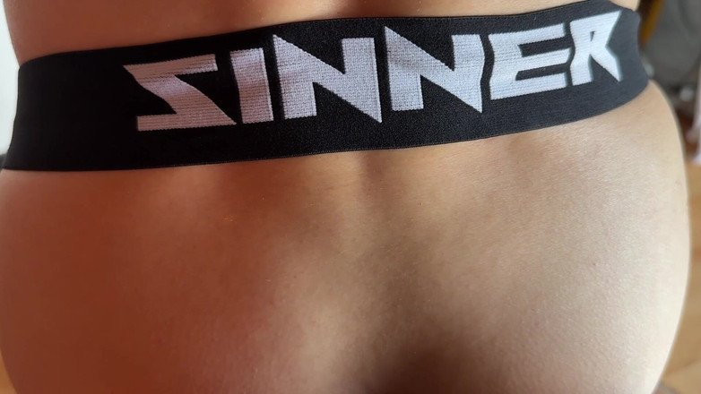 davidedpxxx: Agățare interrasială sexy: fundul asiatic este și cu pumnul tare