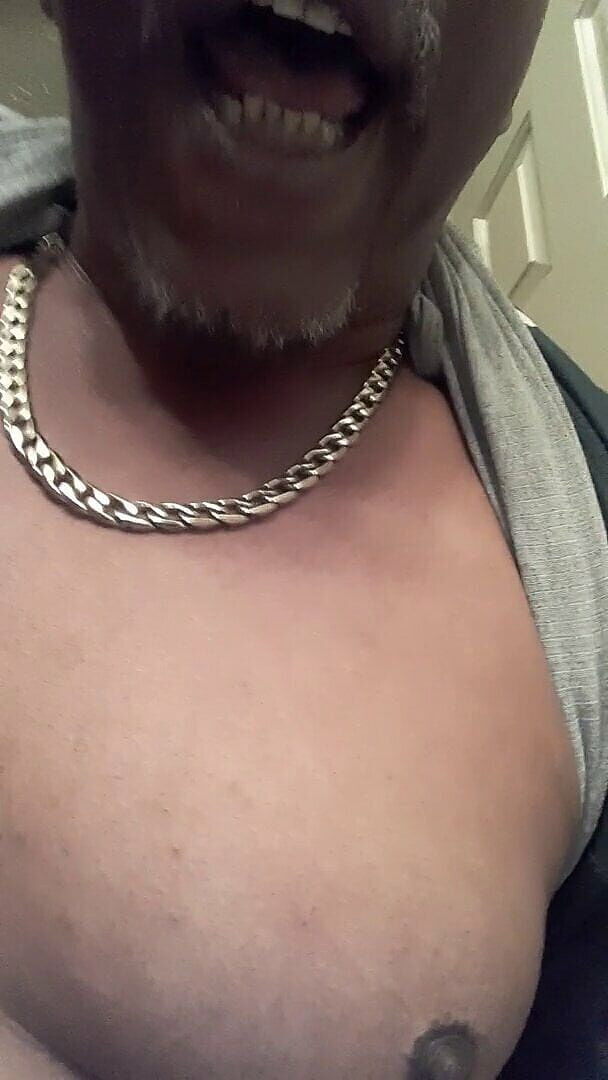 Sinzon The Attention Whore: Los pezones de Shinzon fluyen