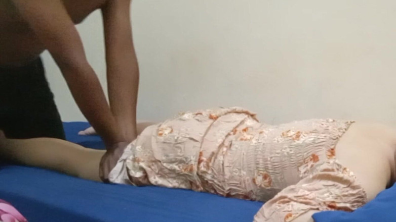 Angelina Pop: Üvey anneye masaj yaparken baştan çıkarılmamaya çalış