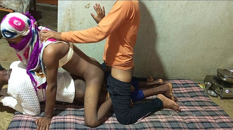 Indian Hijraji: भारतीय तीन लोगों वाली चुदाई किन्नर - ट्रक ड्राइवर और ट्रक ड्राइवर किन्नर पूजा भाभी की सुंदर गांड चोदता है