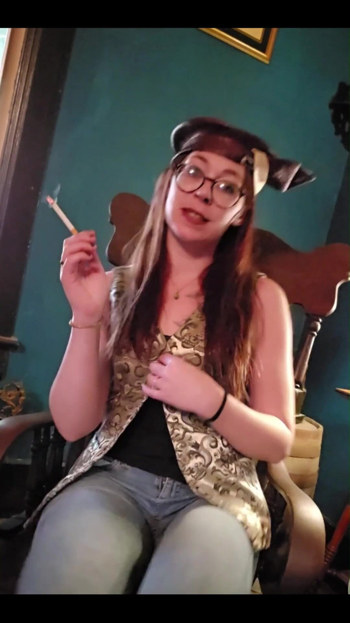 MistressThrope: Super Awesome 1920's Hat, Vest, Jeans. i papierosa.
