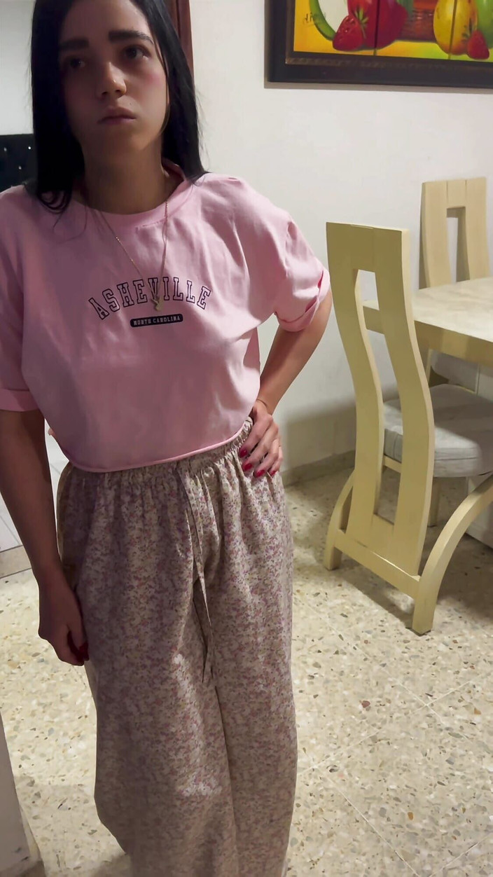 Crisanto999: Секс дома в первый раз на камеру с симпатичной девушкой