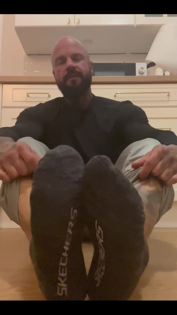 Jasons feet: Sprawiam, że wąchasz moje śmierdzące klapki