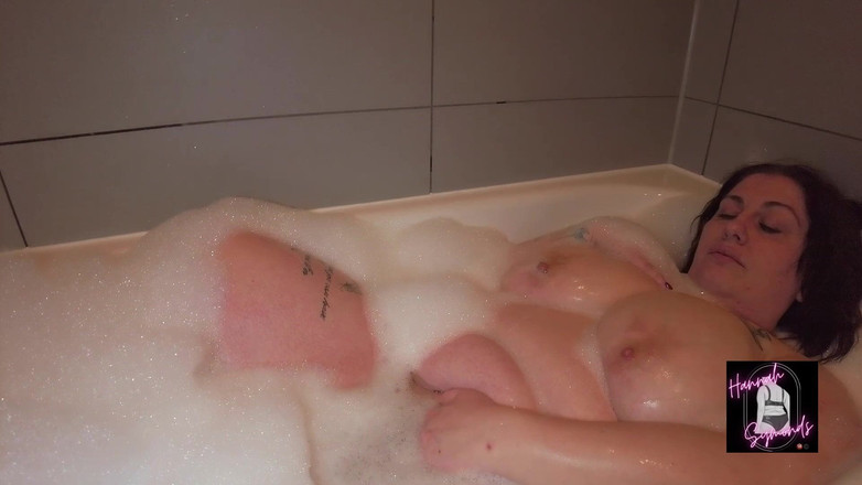 Hannah Symonds: Sexy koupel s Hannah