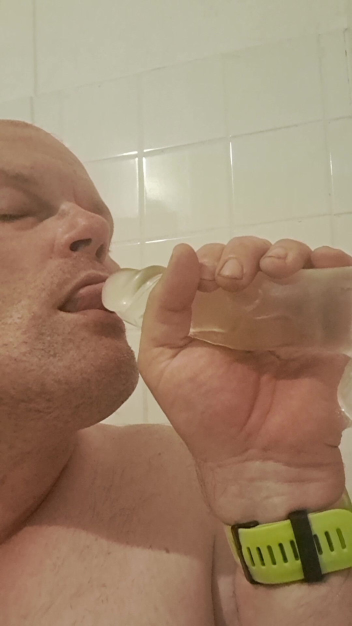 Fickspecht: The Sucking Continues