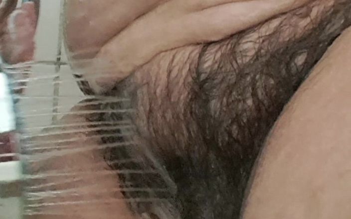 Mommy big hairy pussy: Fitta droppar med sperma