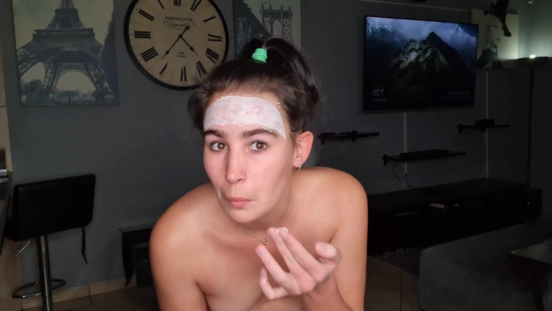 domslutfucker: Cewek sange ini lagi asik nyepong kontolku sampai dicrot di...