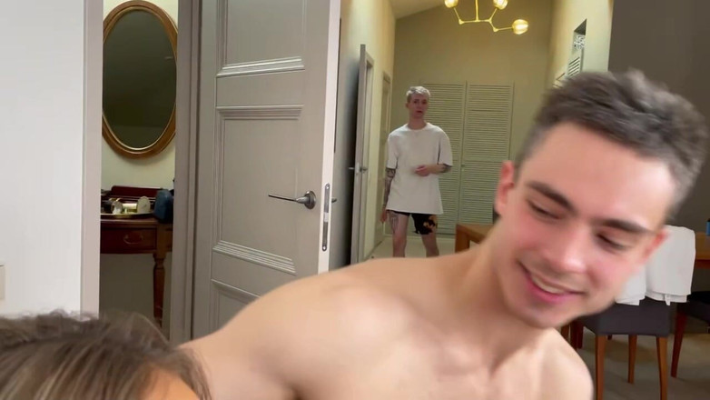 Monika Fox: Dietro le quinte, Pipì e rose, Monika fox 4on1 gangbang, fisting...