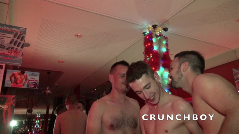 HARD FUCKER FROM MADRID: Twink在公共桑拿浴室生性交